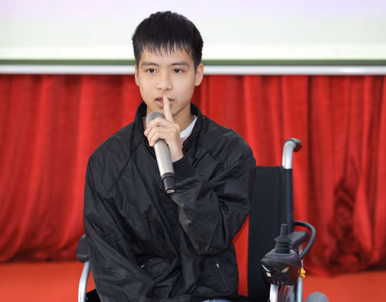 Nguyễn Tất Minh - người được người bạn thân tốt bụng cõng đi học suốt 10 năm.