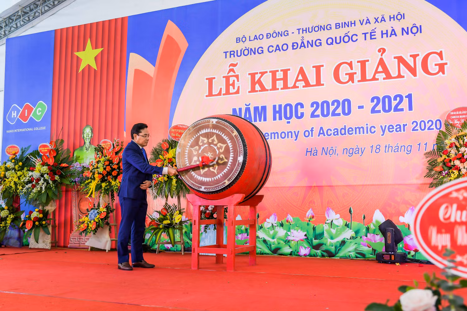 Ngày 18/11, trường cao đẳng Quốc tế Hà Nội long trọng tổ chức lễ khai giảng năm học 2020-2021 Ngày 18/11, trường cao đẳng Quốc tế Hà Nội long trọng tổ chức lễ khai giảng năm học 2020-2021