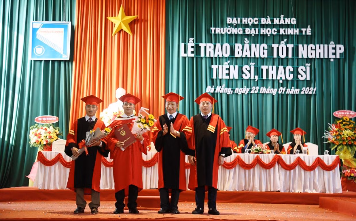 Đề án 89 đưa ra mục tiêu đào tạo trình độ Tiến sĩ cho khoảng 10% giảng viên đại học, trong đó 3% giảng viên được đào tạo trong nước và phối hợp giữa các trường đại học Việt Nam với các trường đại học nước ngoài đạt chuẩn chất lượng khu vực và thế giới. Ảnh: TT Đề án 89 đưa ra mục tiêu đào tạo trình độ Tiến sĩ cho khoảng 10% giảng viên đại học, trong đó 3% giảng viên được đào tạo trong nước và phối hợp giữa các trường đại học Việt Nam với các trường đại học nước ngoài đạt chuẩn chất lượng khu vực và thế giới. Ảnh: TT
