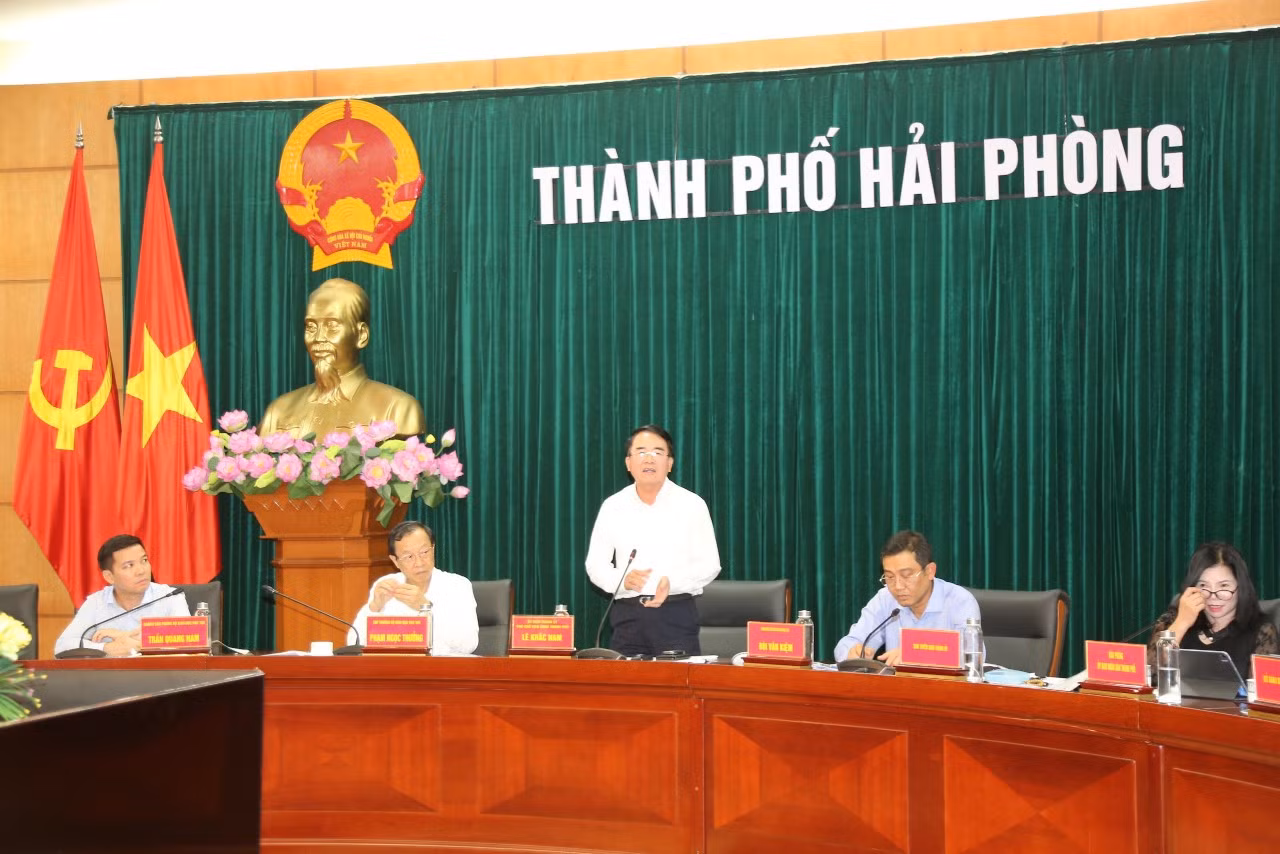 Ông Lê Khắc Nam - Phó chủ tịch Uỷ ban nhân dân thành phố Hải Phòng phát biểu tại cuộc họp (Ảnh: LT) Ông Lê Khắc Nam - Phó chủ tịch Uỷ ban nhân dân thành phố Hải Phòng phát biểu tại cuộc họp (Ảnh: LT)