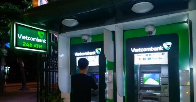 Vietcombank phát hành miễn phí thẻ cho 4 khách hàng khuyết tật bẩm sinh thuộc Công ty Kym Việt Vietcombank phát hành miễn phí thẻ cho 4 khách hàng khuyết tật bẩm sinh thuộc Công ty Kym Việt