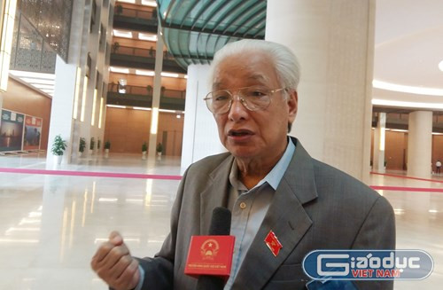 TS. Cao Sỹ Kiêm cho biết, nếu tình trạng lỗ kéo dài nợ xấu ra tăng EximBank sẽ đứng trước viễn cảnh phải sáp nhập thậm chí mua lại với giá 0 đồng.