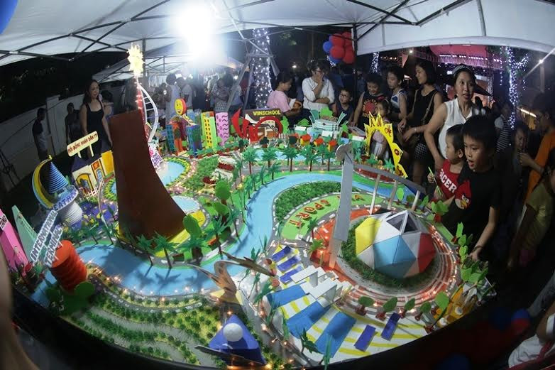 Đêm hội mùa Hè tại thành phố VinCity đã thu hút hơn 5000 lượt người tham gia. Đêm hội mùa Hè tại thành phố VinCity đã thu hút hơn 5000 lượt người tham gia.