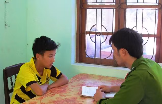 Đối tượng Nguyễn Trùng Dương tại cơ quan Công an (Ảnh: Hoàng Hà)