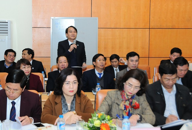 Giám đốc Sở GD&amp;ĐT Đà Nẵng Nguyễn Đình Vĩnh (đứng) phát biểu tại hội nghị sơ kết học kỳ I năm học 2016-2017 khối các sở GD&amp;ĐT (Ảnh: Thùy Linh)