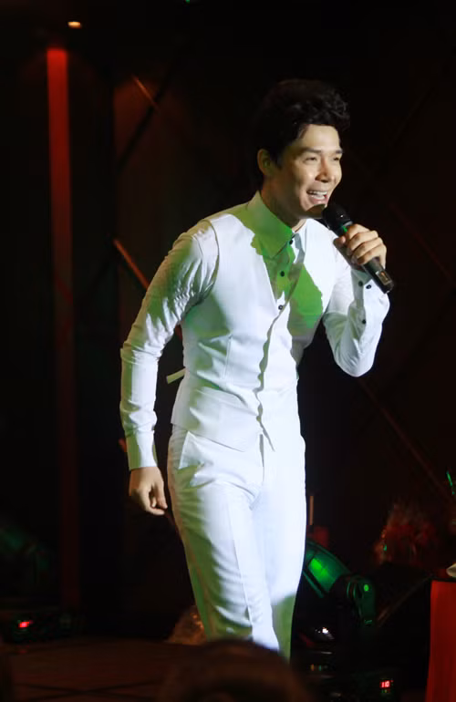 Nathan Lee biểu diễn tại sự kiện. Nathan Lee biểu diễn tại sự kiện.