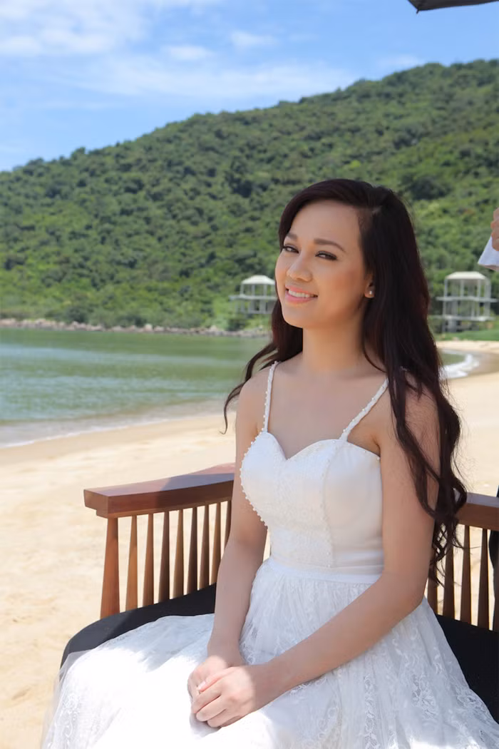 Nội dung của MV và nội dung ca khúc dựa trên cùng một concept hình ảnh mà Hà Hoài Thu thực hiện trong sản phẩm lần này. Môt cô gái trẻ trung, nữ tính, nhiều năng lượng trong tình yêu, nhưng luôn “loay hoay” trong những khoảng lặng một mình và tìm cách tự trả lời những câu hỏi không bao giờ có lời đáp trong tình yêu. Nội dung của MV và nội dung ca khúc dựa trên cùng một concept hình ảnh mà Hà Hoài Thu thực hiện trong sản phẩm lần này. Môt cô gái trẻ trung, nữ tính, nhiều năng lượng trong tình yêu, nhưng luôn “loay hoay” trong những khoảng lặng một mình và tìm cách tự trả lời những câu hỏi không bao giờ có lời đáp trong tình yêu.