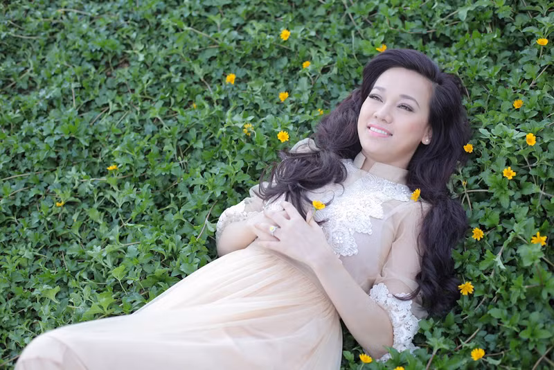 Hà Hoài Thu trưởng thành từ Sao Mai 2011 với giải Nhất chung cuộc và xuất sắc có được dấu ấn tại cuộc thi SMĐH 2012. Dòng nhạc Hà Hoài Thu lựa chọn là Pop Ballad nhẹ nhàng, nữ tính và những ca khúc Rnb có tiết tấu. Hà Hoài Thu trưởng thành từ Sao Mai 2011 với giải Nhất chung cuộc và xuất sắc có được dấu ấn tại cuộc thi SMĐH 2012. Dòng nhạc Hà Hoài Thu lựa chọn là Pop Ballad nhẹ nhàng, nữ tính và những ca khúc Rnb có tiết tấu.