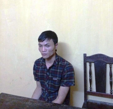 Đối tượng phạm tội bị bắt giữ để lấy lời khai