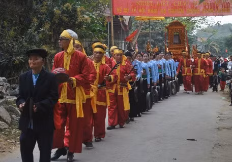Vào đúng 8h sáng ngày 7.2 lễ tế rắn thần, cá thần chính thức được diễn ra Vào đúng 8h sáng ngày 7.2 lễ tế rắn thần, cá thần chính thức được diễn ra
