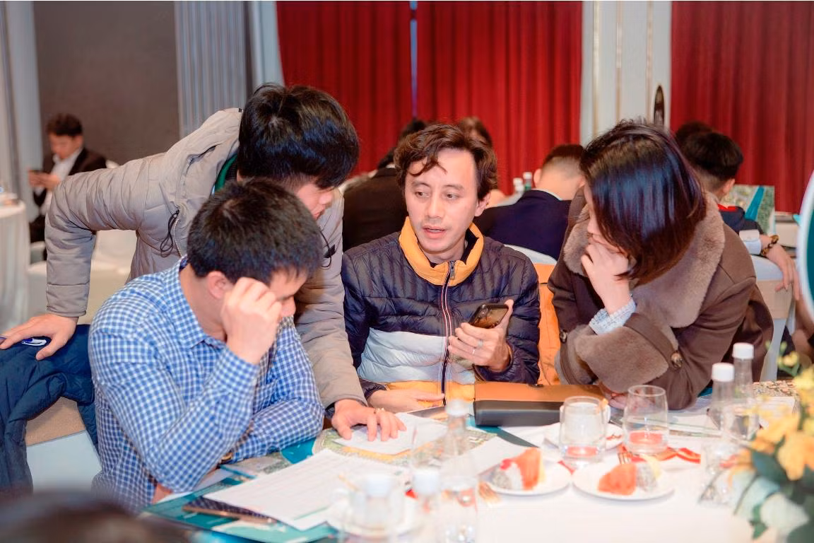 Khách hàng tìm hiểu về dự án Chu Lai Riverside. Ảnh: GH