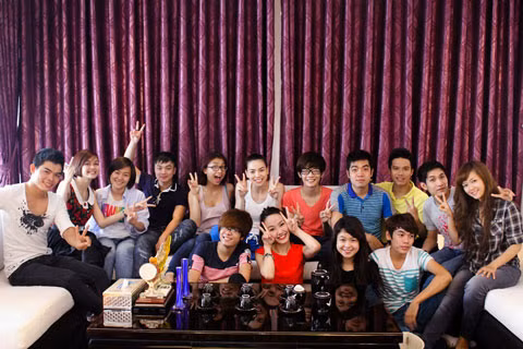 Ngày 18/9, 14 thành viên của đội Hồ Ngọc Hà tập trung tại nhà nữ huấn luyện viên xinh đẹp.