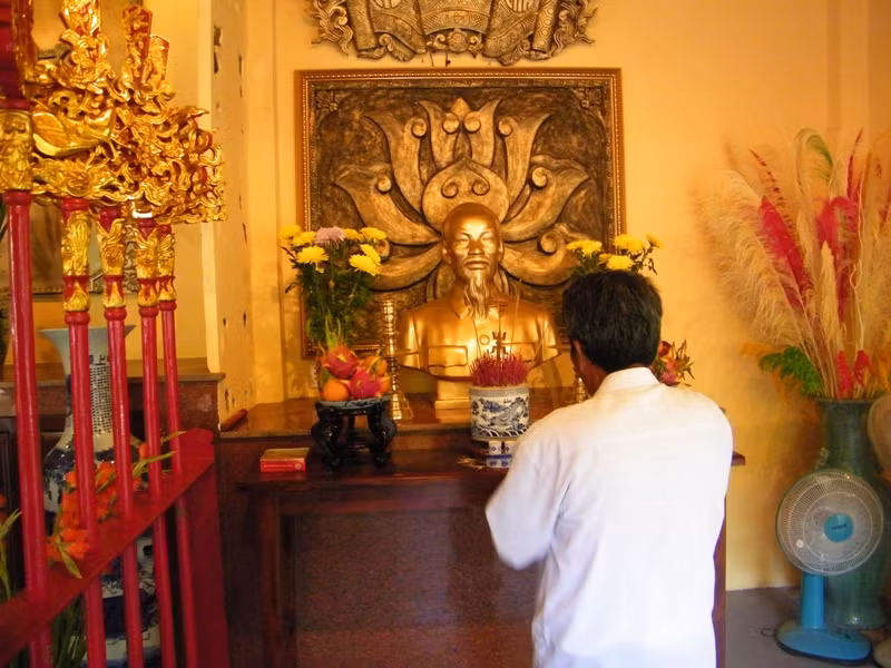 Và thành kình trước bàn thờ Bác.