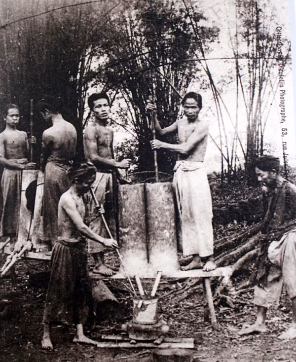 Thợ rèn Hà Nội xưa.