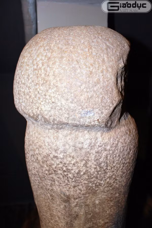 Linga là vật thờ không thể thiếu của các nền văn hóa cổ chịu ảnh hưởng sâu đậm của văn hóa Ấn Độ. Linga là vật thờ không thể thiếu của các nền văn hóa cổ chịu ảnh hưởng sâu đậm của văn hóa Ấn Độ.