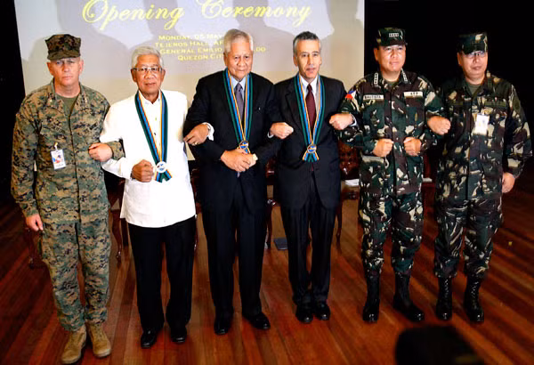 Lễ khai mạc cuộc tập trận Balikatan 2014 giữa Mỹ và Philippines có sự tham dự của Bộ trưởng Quốc phòng và Bộ trưởng Ngoại giao Philippines