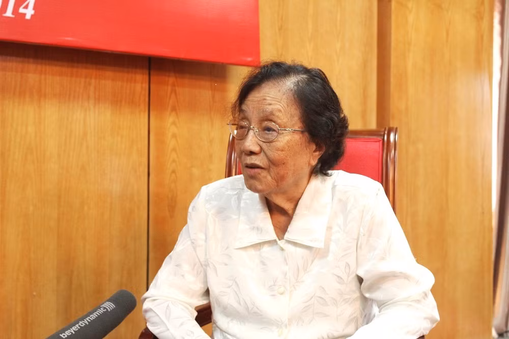 Nguyên Phó Chủ tịch nước Nguyễn Thị Bình nói rằng: “Mức độ nghiêm trọng của hành động lần này là Trung Quốc đã ngang ngược vi phạm luật pháp quốc tế. Đây là hành động xâm phạm chủ quyền của một đất nước mà nói một cách khác đó có thể được coi là hành vi xâm lược lãnh thổ nghiêm trọng”. Nguyên Phó Chủ tịch nước Nguyễn Thị Bình nói rằng: “Mức độ nghiêm trọng của hành động lần này là Trung Quốc đã ngang ngược vi phạm luật pháp quốc tế. Đây là hành động xâm phạm chủ quyền của một đất nước mà nói một cách khác đó có thể được coi là hành vi xâm lược lãnh thổ nghiêm trọng”.