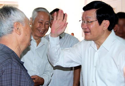 Chủ tịch nước Trương Tấn Sang tiếp xúc cử tri thành phố Hồ Chí Minh
