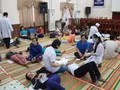 Công nhân của Công ty giày Vĩnh Nghĩa (phường Hòa Lợi, thị xã Bến Cát, Bình Dương) bị ngộ độc được chăm sóc tại chỗ (ảnh nguồn NLĐ)