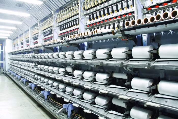 Một khâu trong dây chuyền sản xuất xơ sợi (ảnh nguồn Petrotimes) Một khâu trong dây chuyền sản xuất xơ sợi (ảnh nguồn Petrotimes)