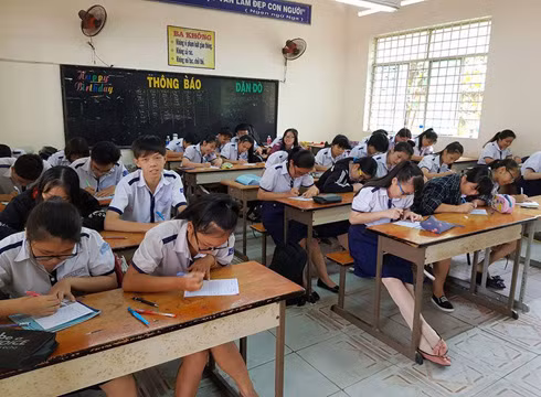 Lớp 11A1 của Trường Long Thới, nơi cô Châu là giáo viên day Toán (ảnh: P.L) Lớp 11A1 của Trường Long Thới, nơi cô Châu là giáo viên day Toán (ảnh: P.L)
