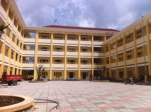 Trường trung học cơ sở Bình Chánh, huyện Bình Chánh, Thành phố Hồ Chí Minh (ảnh: website nhà trường) Trường trung học cơ sở Bình Chánh, huyện Bình Chánh, Thành phố Hồ Chí Minh (ảnh: website nhà trường)