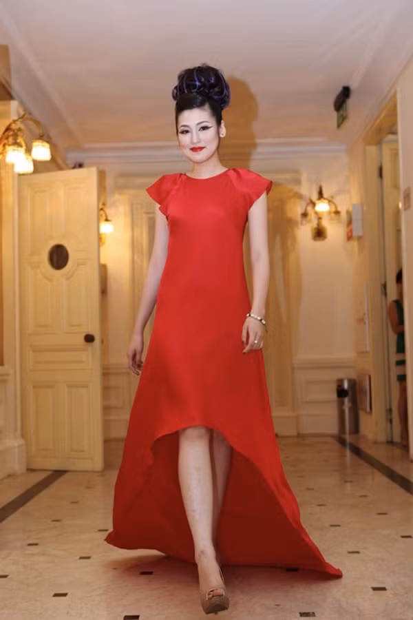 Chỉ mới 19 tuổi, nhưng nhiều người đã ví von Dương Tú Anh giống như U40 vậy