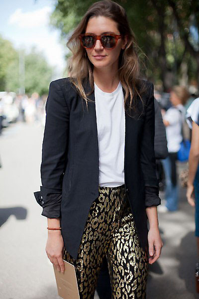 Quần họa tiết kết hợp với blazer - một style thanh lịch nhưng vẫn vô cùng cuốn hút và nổi bật. Quần họa tiết kết hợp với blazer - một style thanh lịch nhưng vẫn vô cùng cuốn hút và nổi bật.