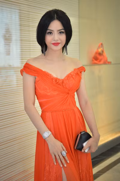 1. Jullia Hồ