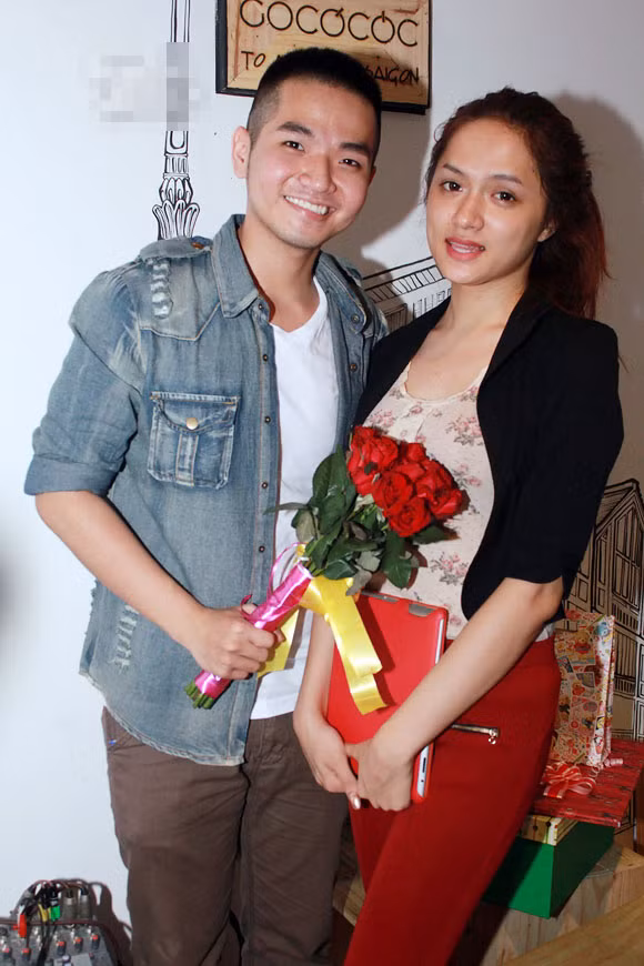 Có lẽ do lịch trình luyện tập cho cuộc thi Vietnam Idol 2012 quá căng thẳng và dày đặc, nên Hương Giang trông khá mệt mỏi, gương mặt nhợt nhạt và hai bọng mắt thâm quầng. Chưa dừng lại ở đó, phần xương quai hàm bạnh ra, đặc biệt là mỗi khi cô cười càng khiến trông cô "nam tính" hơn hẳn hình ảnh nữ tính, yêu kiều mọi khi