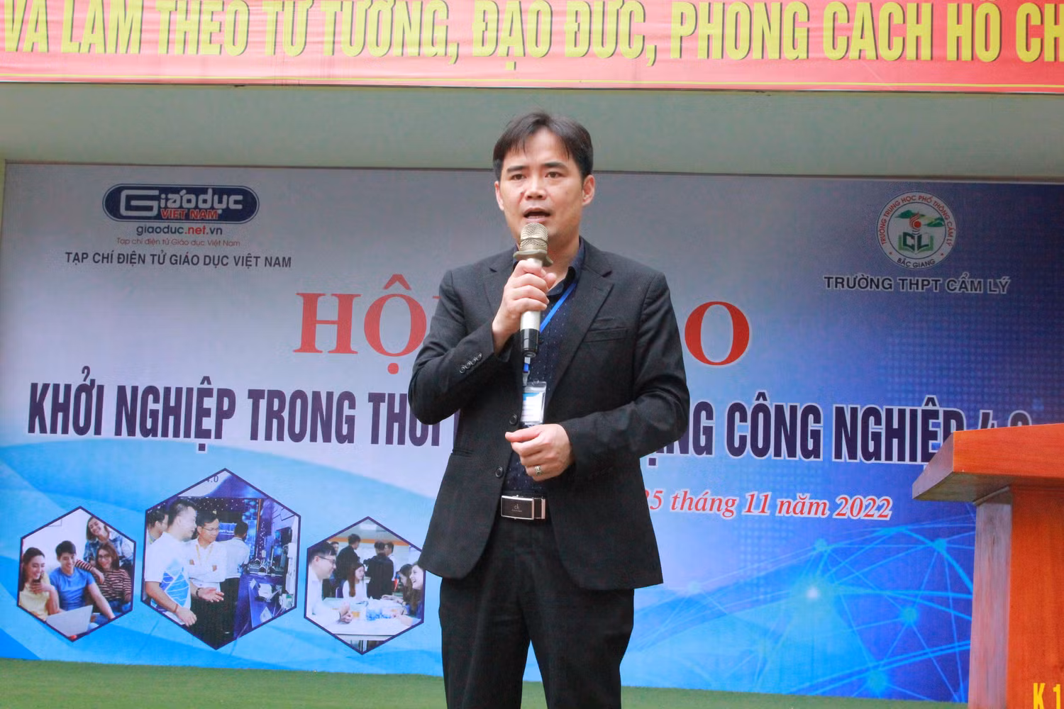Thầy Nguyễn Thanh Bình, Hiệu trưởng Trường Trung học phổ thông Cẩm Lý phát biểu tại hội thảo. Thầy Nguyễn Thanh Bình, Hiệu trưởng Trường Trung học phổ thông Cẩm Lý phát biểu tại hội thảo.