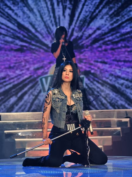 Kim Thư cùng Mr Đàm bất ngờ biến thành những rocker cháy hết mình trên sân khấu Cặp đôi hoàn hảo tối qua, 2711. Kim Thư cùng Mr Đàm bất ngờ biến thành những rocker cháy hết mình trên sân khấu Cặp đôi hoàn hảo tối qua, 2711.