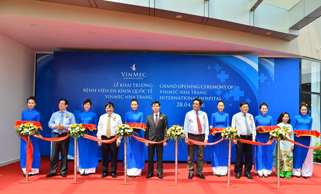 Lễ cắt băng khánh thành Bênh viện Đa khoa Quốc tế (ĐKQT) Vinmec Nha Trang.