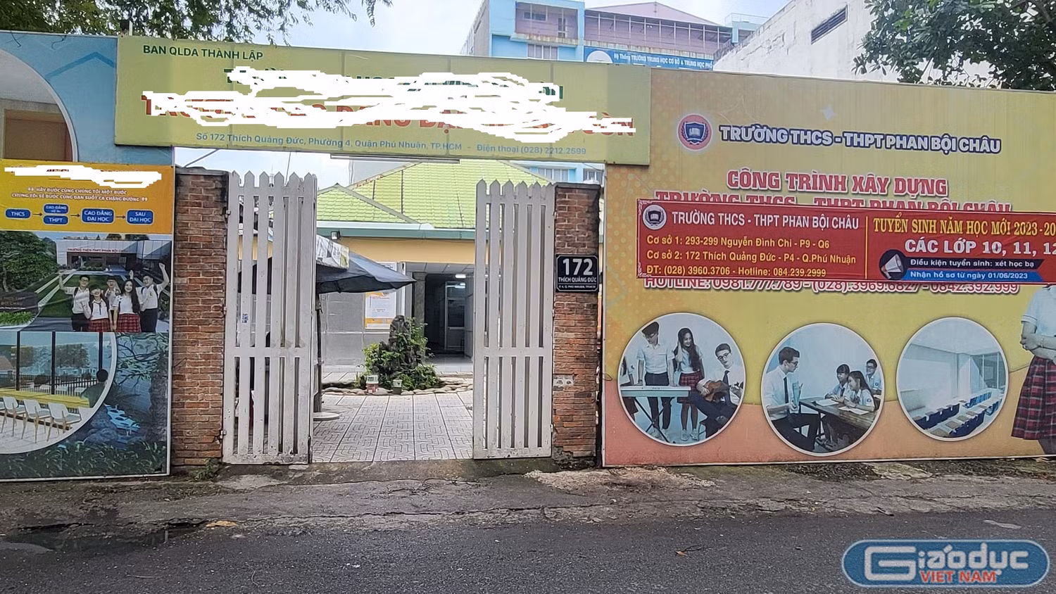 Băng rôn tuyển sinh trước địa chỉ 172 Thích Quảng Đức của Trường Phan Bội Châu (ảnh: V.D)