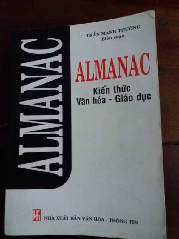 Bìa ngoài cuốn sách. (Ảnh minh họa: tác giả Trần Sơn)