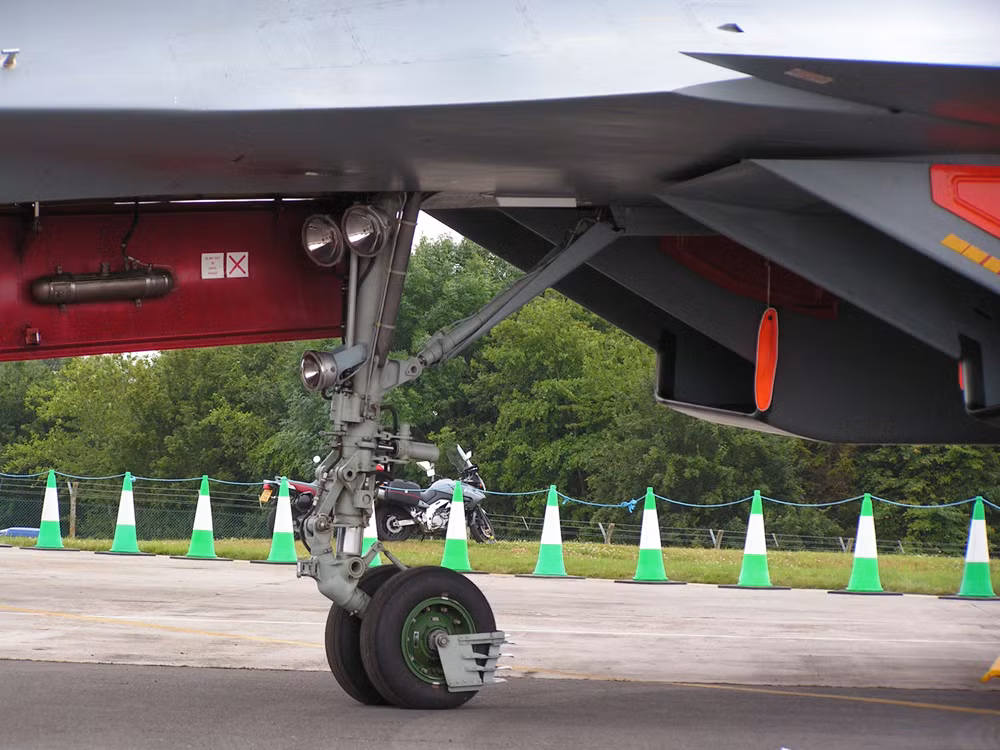 Cận cảnh chiến đấu cơ uSu-30MKI Super Sukhoi Cận cảnh chiến đấu cơ uSu-30MKI Super Sukhoi