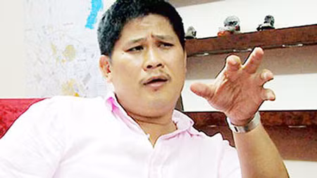 Sự xuất hiện của "ông bầu" Phước Sang trong việc mua bán đất đầy nhạy cảm này liệu có liên quan? Sự xuất hiện của "ông bầu" Phước Sang trong việc mua bán đất đầy nhạy cảm này liệu có liên quan?