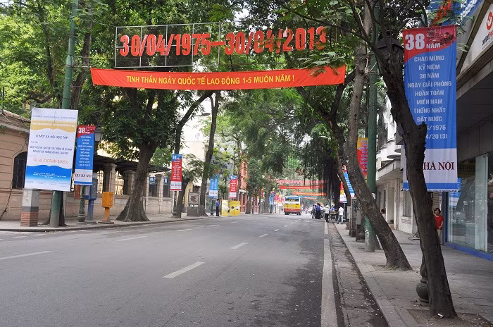 Trên đường Tràng Thi… Trên đường Tràng Thi…