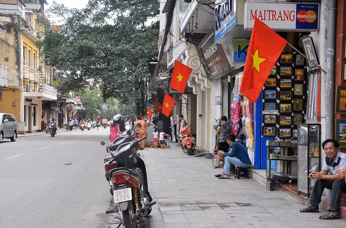 Vắng vẻ, thông thoáng trên nhiều tuyến phố ở Phố Cổ. (ảnh chụp tại Hàng Bông) Vắng vẻ, thông thoáng trên nhiều tuyến phố ở Phố Cổ. (ảnh chụp tại Hàng Bông)