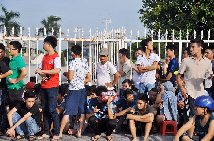 Người đứng người ngồi… Người đứng người ngồi…