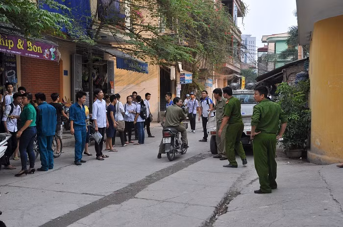 Trong ngày thi (18/6) vào lớp 10, cơ quan an ninh cũng được huy động đông để đảm bảo an toàn cho kỳ thi. Kỳ thi tại trường THPT Quang Trung diễn ra tốt đẹp.