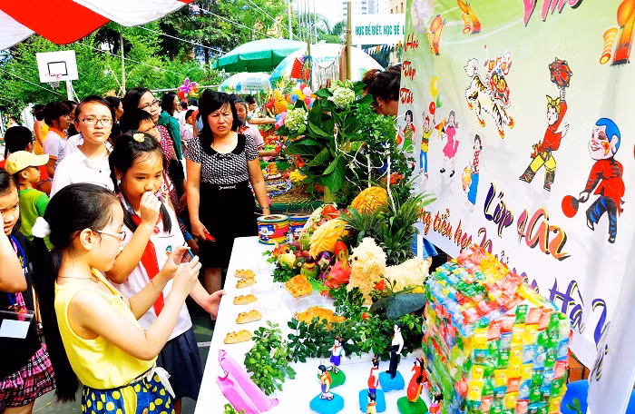 Những mâm cỗ Trung thu ý nghĩa cũng được các em học sinh và phụ huynh từng lớp tạo ra trong ngày này.