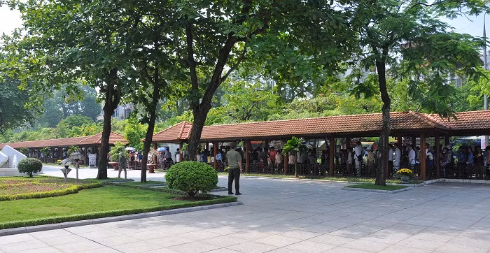 Những hàng dài nối tiếp nhau về Lăng Những hàng dài nối tiếp nhau về Lăng