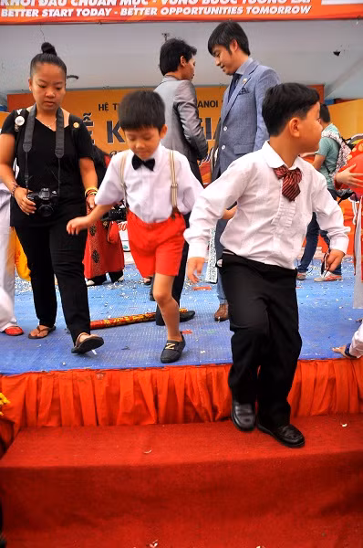 Chú bé Thiện Nhân cũng chạy nhảy như bao bạn bè khác.