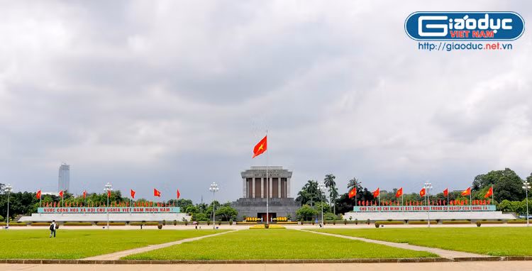 Quảng trường Ba Đình trang nghiêm…