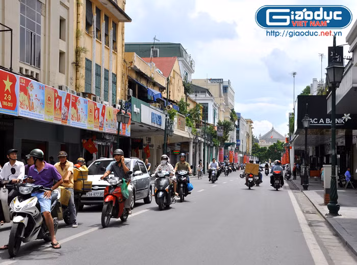 Phố Tràng Tiền vẫn còn nguyên ý nghĩa lịch sử hào hùng.