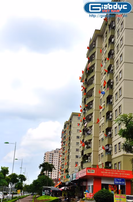 Khu chung cư Mỹ Đình cũng đồng loạt treo cờ tổ quốc đón Quốc khánh.