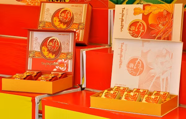 Lượng bánh trung thu đưa ra thị trường lớn nhưng lượng khách mua hàng thì không cao