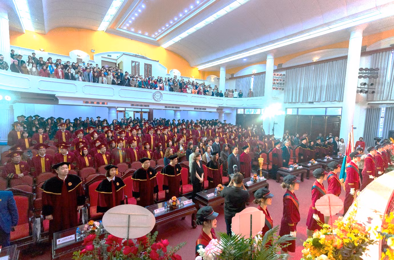 Toàn cảnh buổi lễ trao bằng tốt nghiệp đợt 1 năm 2024 dành cho các tân cử nhân, tân thạc sĩ, tân tiến sĩ của Trường Đại học Kinh tế - Đại học Quốc gia Hà Nội Toàn cảnh buổi lễ trao bằng tốt nghiệp đợt 1 năm 2024 dành cho các tân cử nhân, tân thạc sĩ, tân tiến sĩ của Trường Đại học Kinh tế - Đại học Quốc gia Hà Nội
