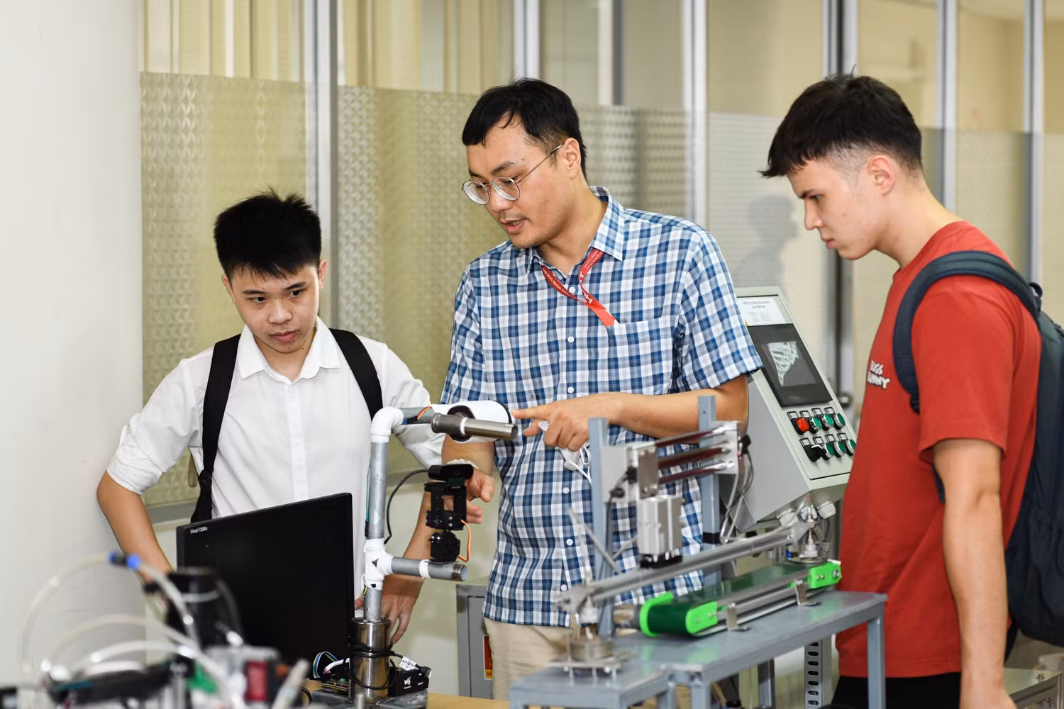 Trong năm mới, toàn ngành Giáo dục mong muốn được các bậc phụ huynh và toàn xã hội chia sẻ, thấu hiểu, hỗ trợ nhiều hơn nữa để cùng với ngành Giáo dục nâng cao chất lượng và tiếp tục công việc đổi mới. (ảnh minh họa: nguồn HUST)
